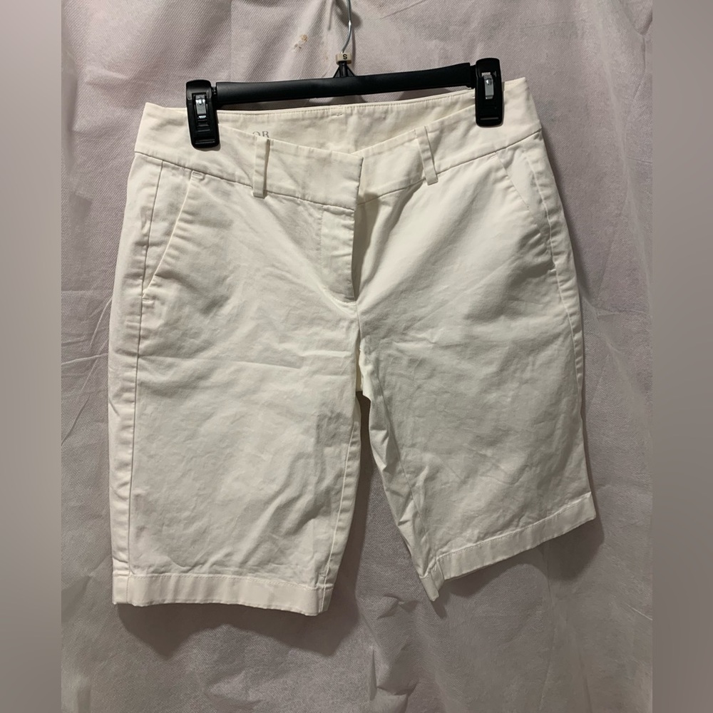 ANN TAYLOR White Short 2 😍